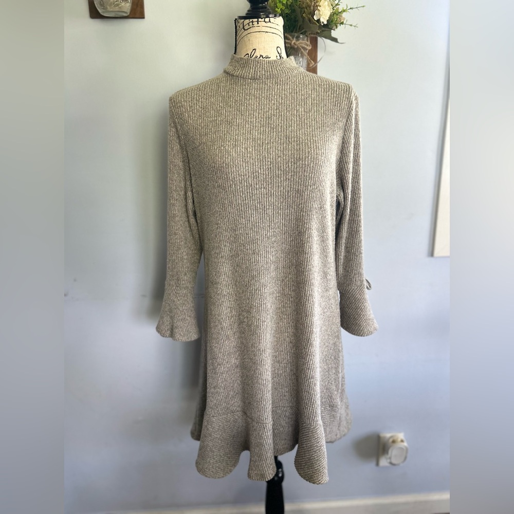 LC Lauren Conrad knit tunic‎ slim mini dress bell sleeves preppy church office